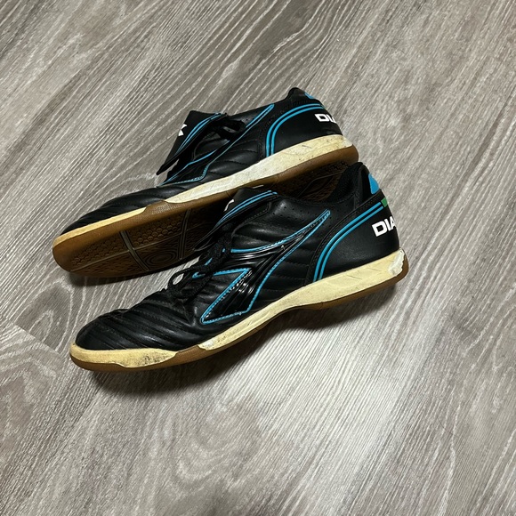 Diaspora Indoor Soccer Football Cleats - Picture 6 of 6